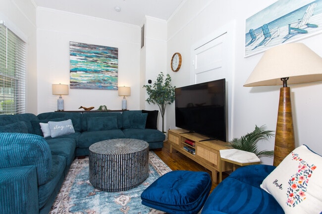 Building Photo - 608 N 9th Ave