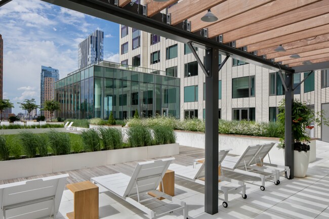 Building Photo - 10 City Point