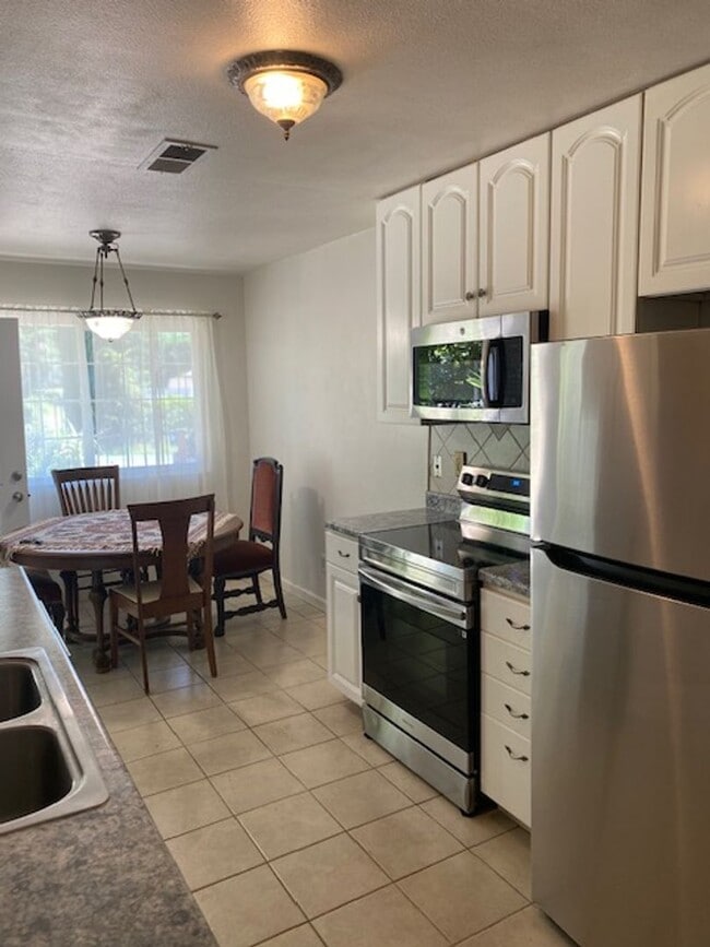 Building Photo - Shasta Lake Home w/ large yard!