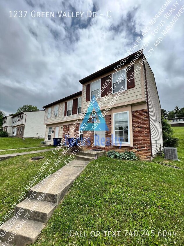 Primary Photo - 1237 Green Valley Dr