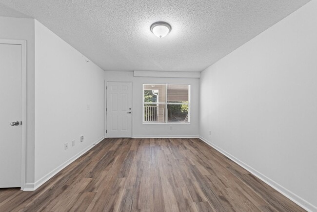 Foto del edificio - Two bedroom one bath apartment