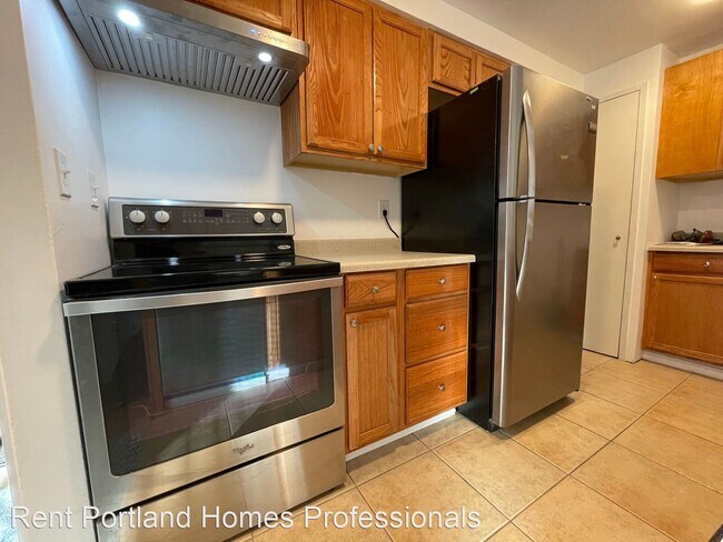 Building Photo - 3 br, 1 bath House - 10735 SE Holgate Blvd