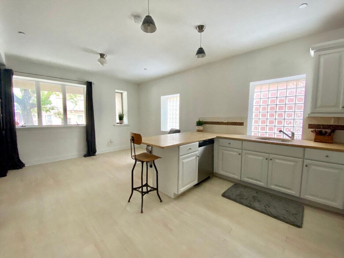 121414 31st Ave Unit 1, Queens, NY 11106 Room for Rent in Queens