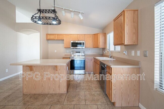 Building Photo - 15531 W Port Royale Ln