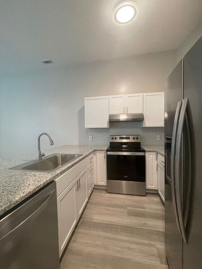 Foto del edificio - "Charming 1-Bedroom Oasis Just Steps from Panama City Beach!"