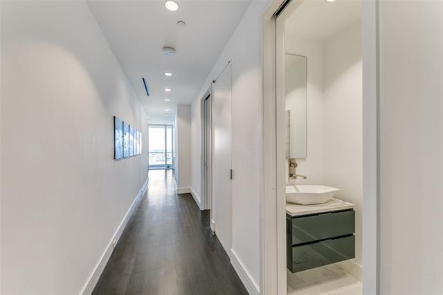 Foto del edificio - 2408 Victory Park Ln