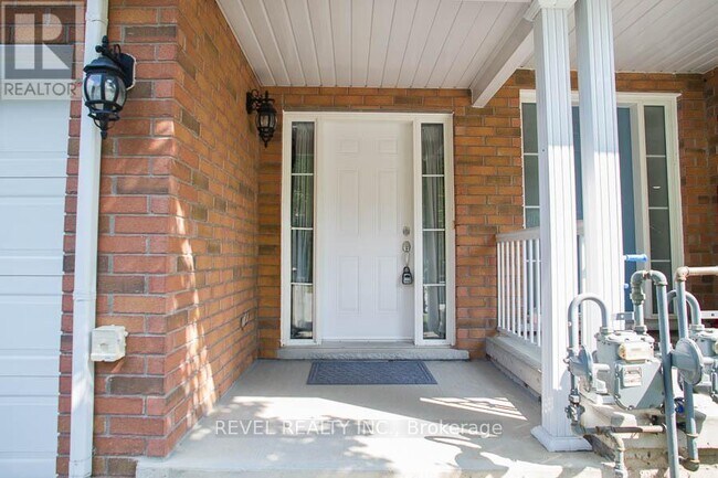 Building Photo - 20 McConkey Crescent