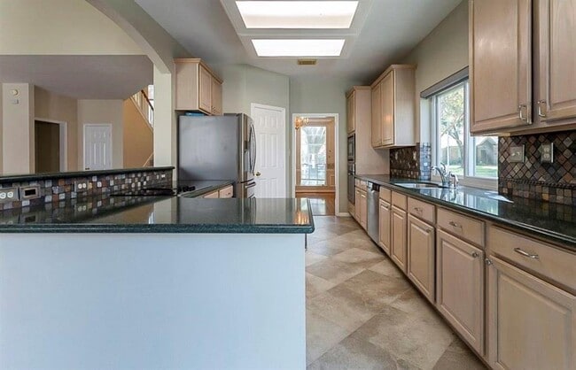 Building Photo - 1715 Rosebend Dr