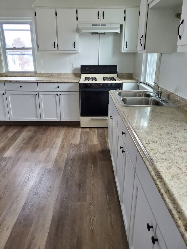 Building Photo - 712 Glide St