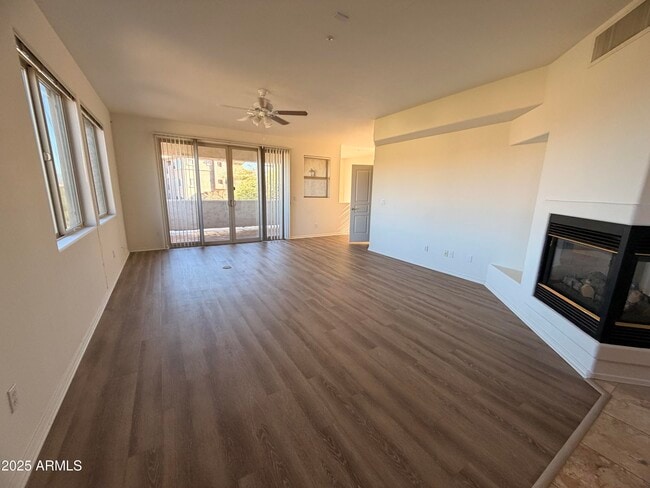 Foto del edificio - 13450 N Mountainside Dr