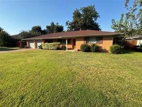 Building Photo - 4212 Selkirk Dr W