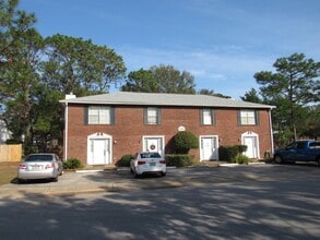 Building Photo - 3050 Belle Meade Dr