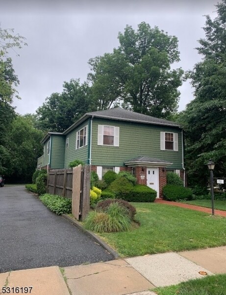 Foto principal - 711 Westminster Ave