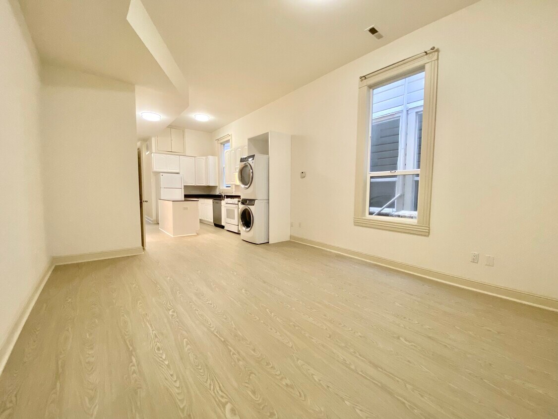 Primary Photo - 415 S Van Ness Ave