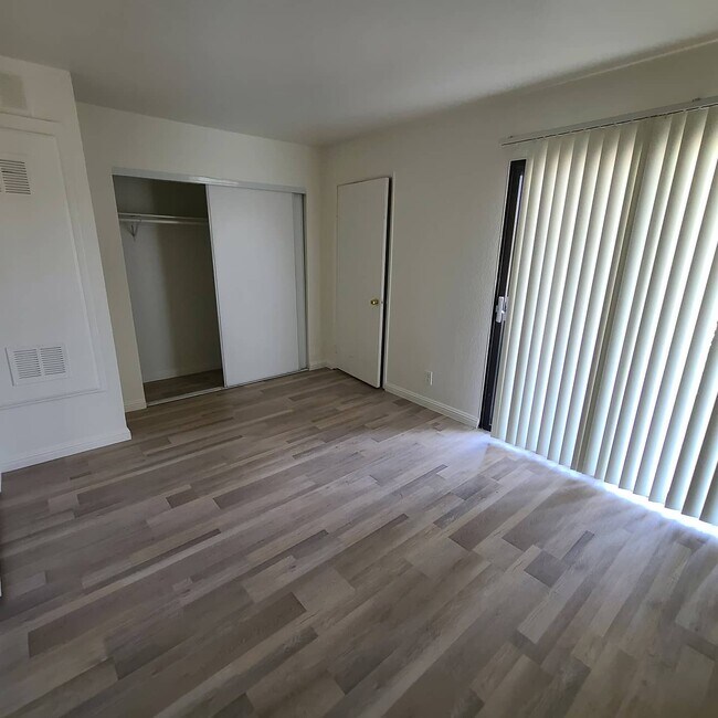 Foto del edificio - 25004 Frampton Ave