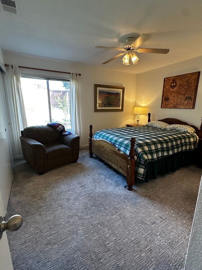 Foto del edificio - 2 Bedroom Ready For You!