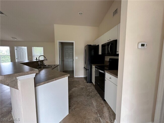 Building Photo - 729 Burns Ave S