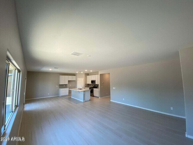 Building Photo - 303 E Montego Dr
