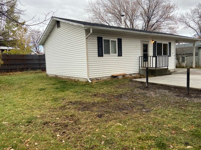 Front yard - 501 N Rouse Ave