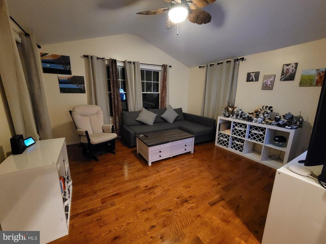 Foto principal - 1 Lindenwood Ct