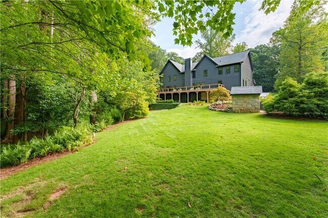 Foto del edificio - 5666 Long Island Dr