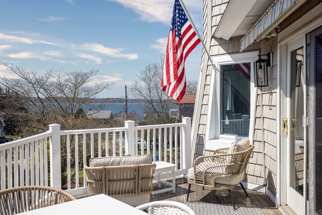 Photo - 18 Lugger St (Jamestown, RI) House