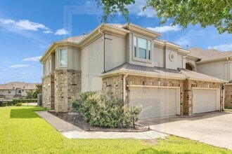 Building Photo - 1101 E Parmer Ln