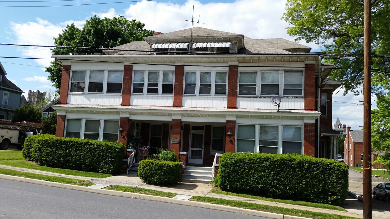 Primary Photo - 563 School St