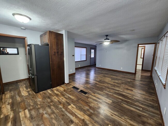 Foto del edificio - 320 Fanelle Ave