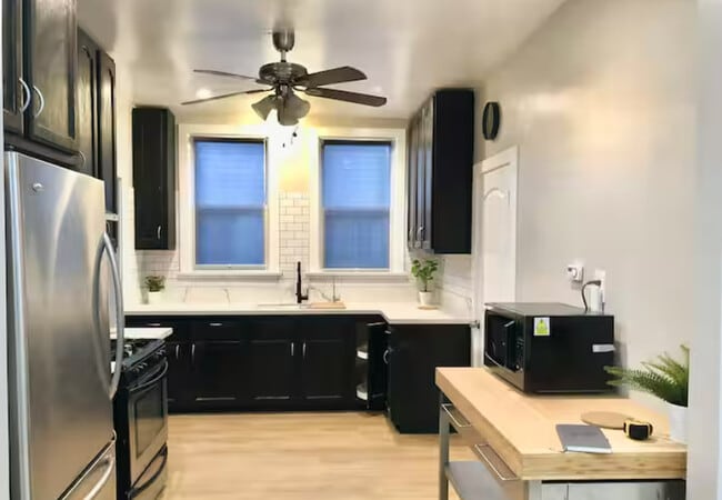 Building Photo - 2412 5th Ave