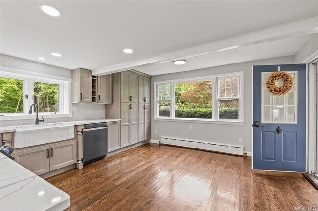 Building Photo - 109 Mahopac Ave