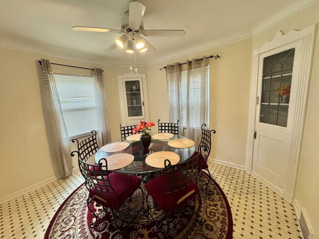 Foto del edificio - 3649 Berkeley Rd