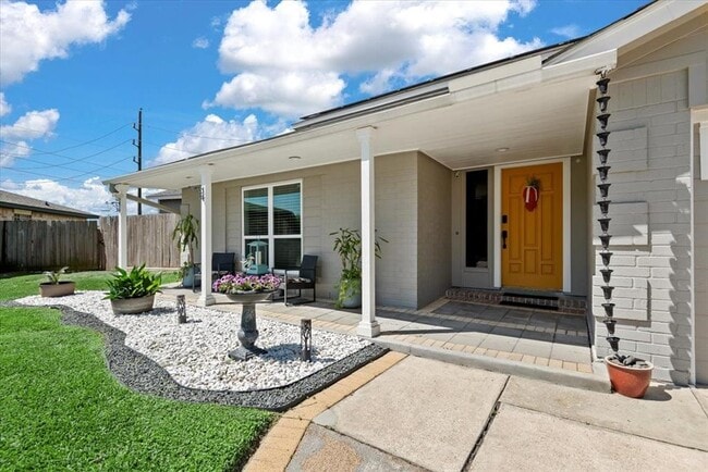 Building Photo - 8307 Parasol Ln