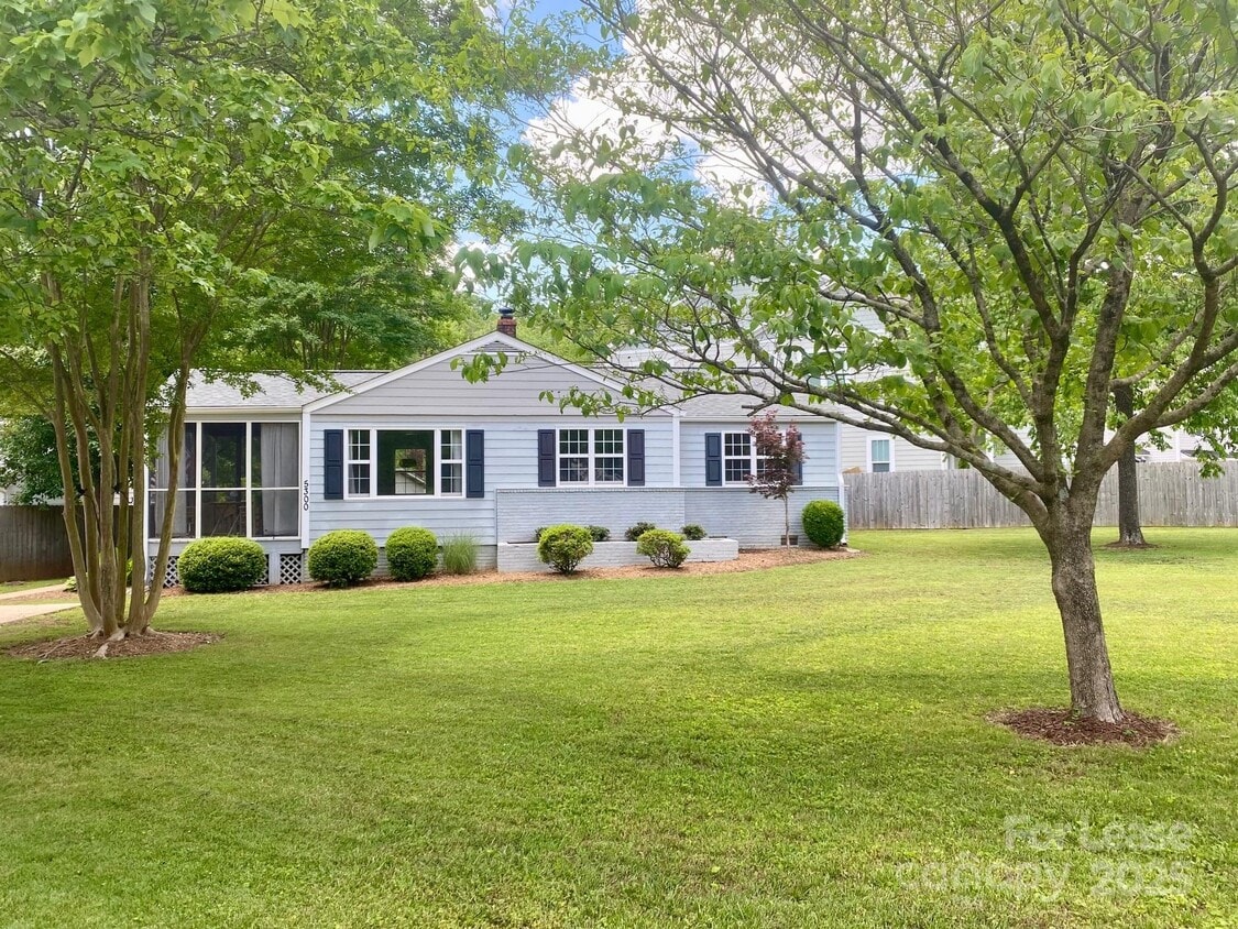 Primary Photo - 5300 Buckingham Dr