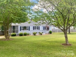 Building Photo - 5300 Buckingham Dr