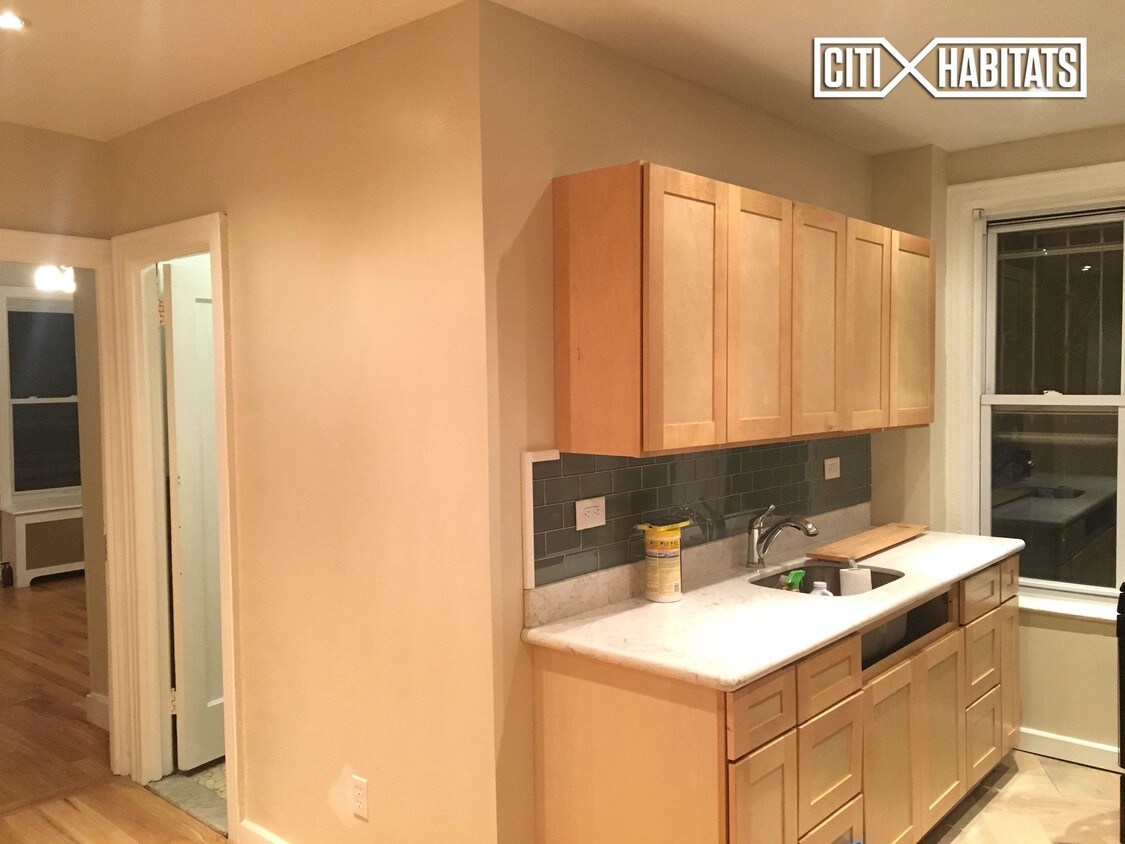 Foto principal - 833 E 49th St
