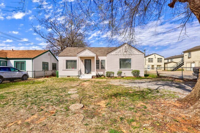 Foto del edificio - 2 Bed 1 Bath home in Yukon!