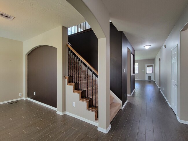 Building Photo - 805 Arlington Pointe Dr