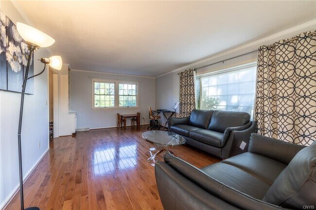 Foto del edificio - 519 Standish Dr