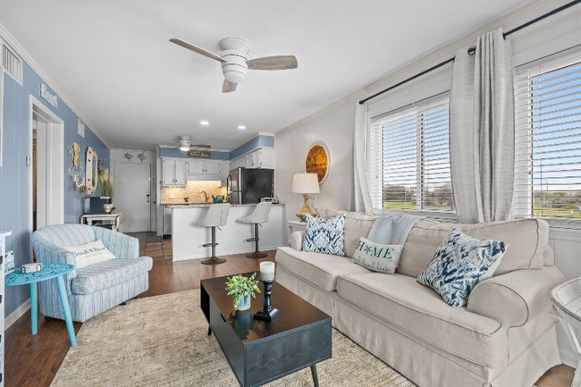 Building Photo - 301 Commerce Way