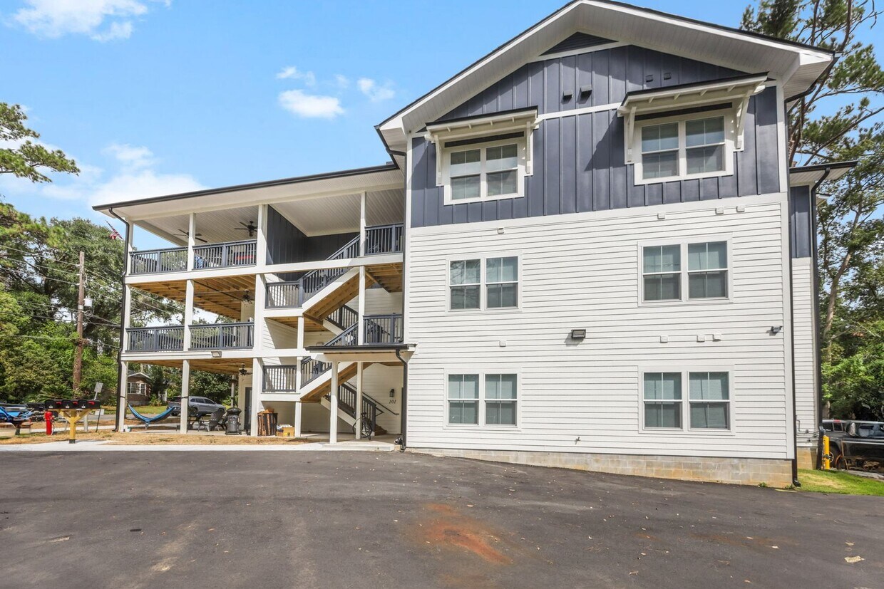 Photo - 1720 Airport Drive