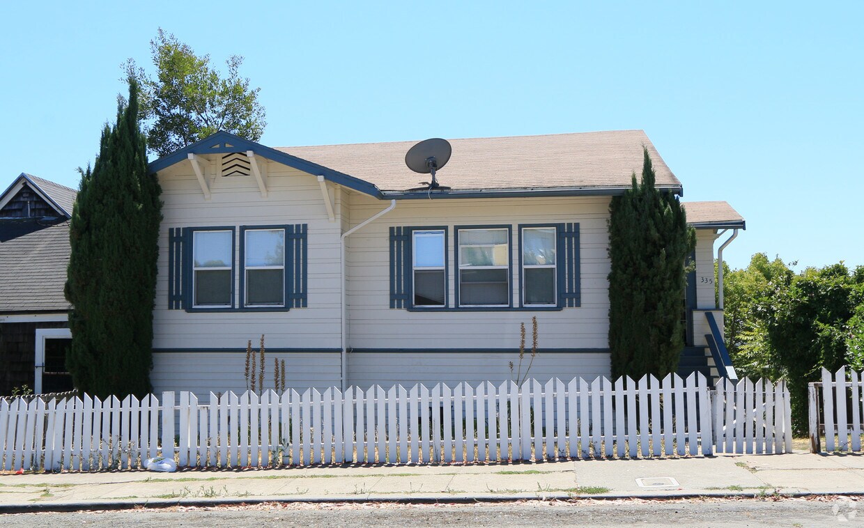 Primary Photo - 331 Florida St