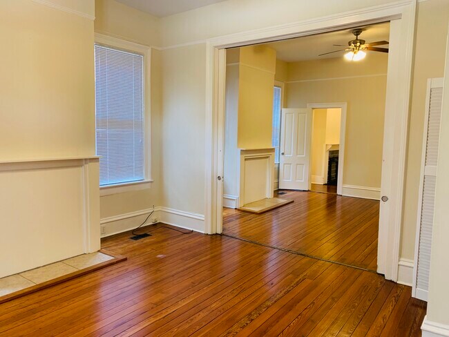 Foto del edificio - 903 Montgomery St