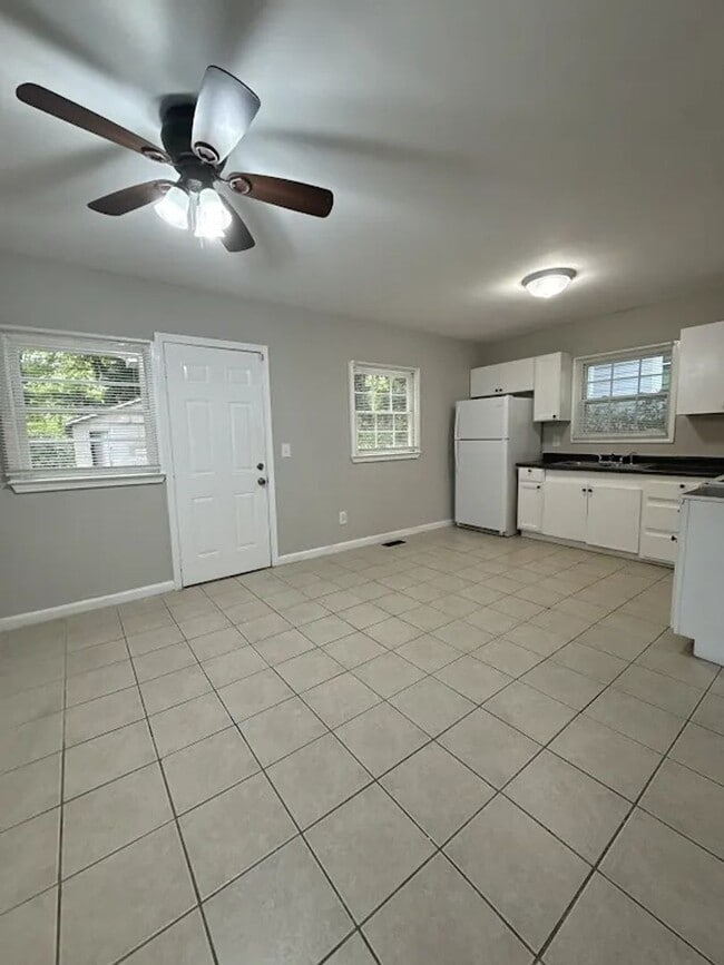 Building Photo - 450 Forrest Ridge Dr NW