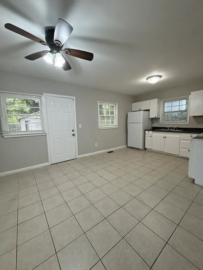 Foto del edificio - 450 Forrest Ridge Dr NW