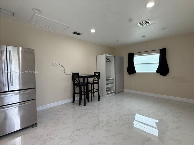Foto del edificio - 1715 SW 102nd Ct