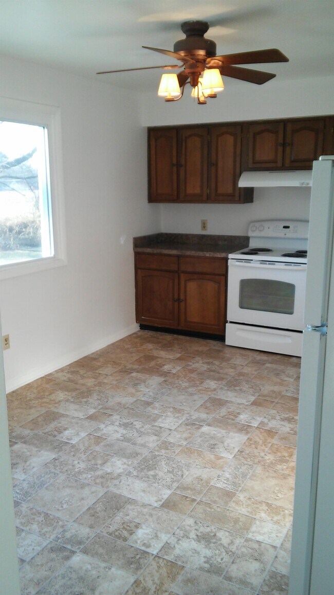 Building Photo - 505 E Elmwood Ave