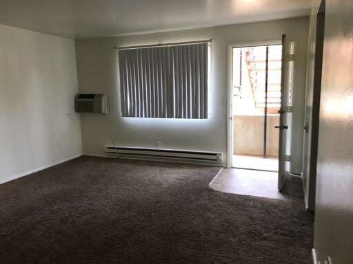 Building Photo - AMAZING LOCATION! GREAT PRICE!
