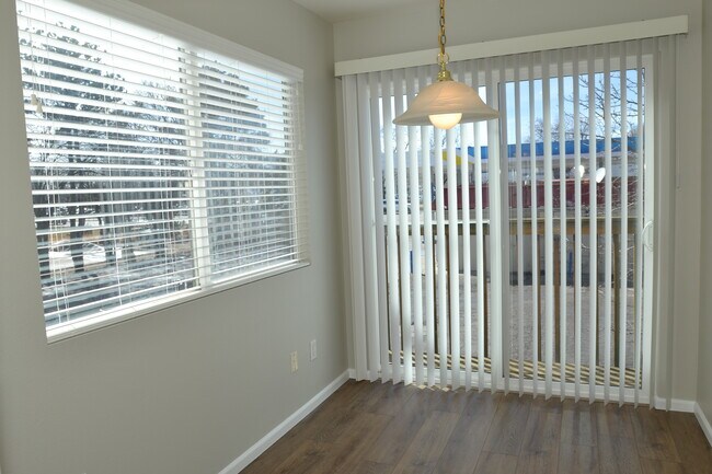 Dining area - 121 E Swallow Rd