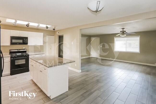 Building Photo - 9214 N 36th Dr